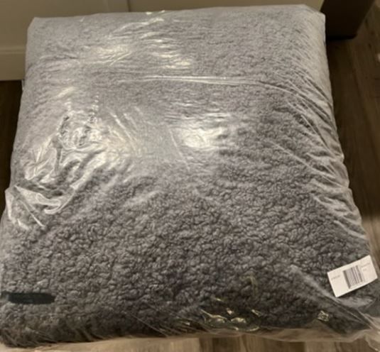 NWT Magashoni Teddy Grey-Grey : 20"x20"