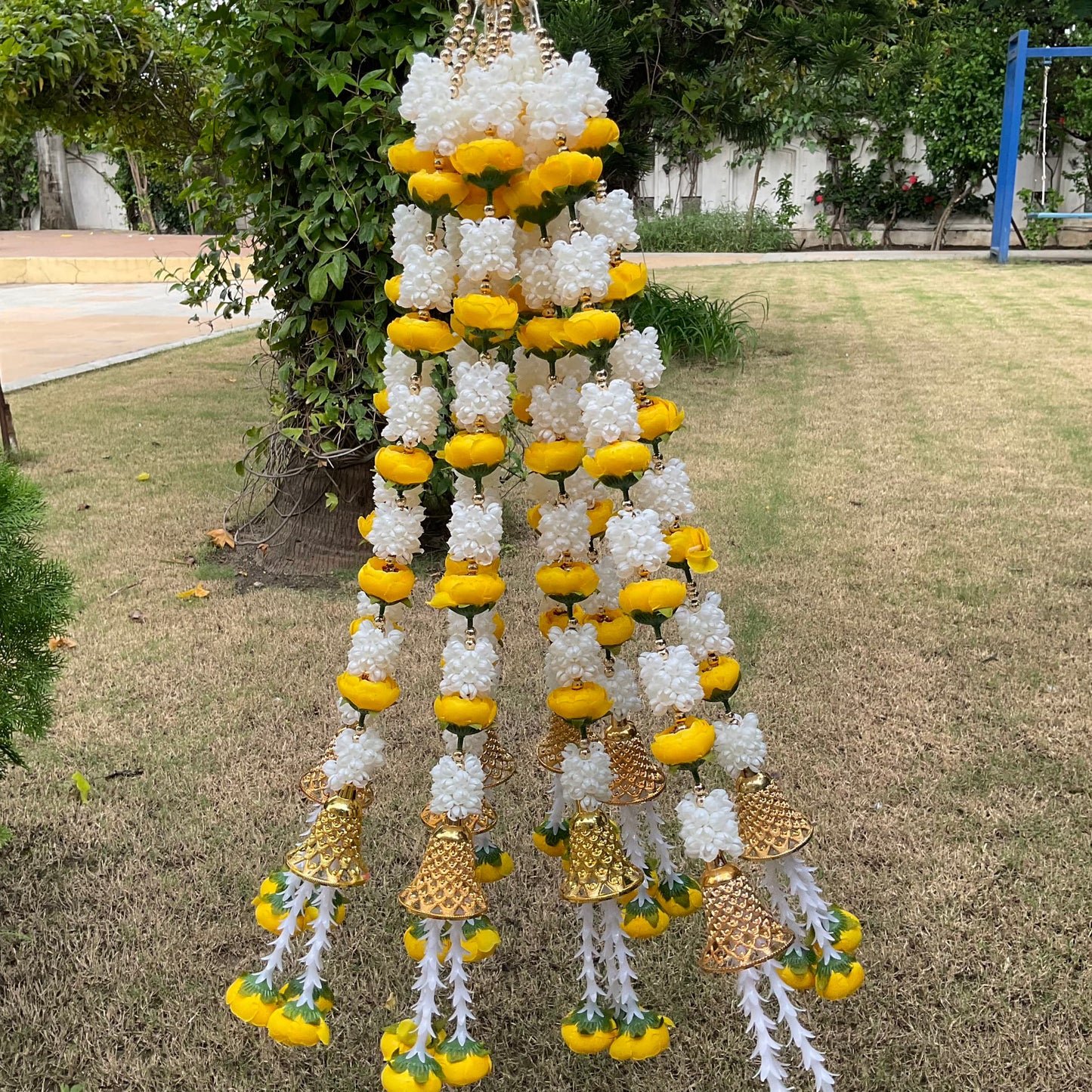 Yellow White Artificial Garland With Bell Set of 10 Pcs